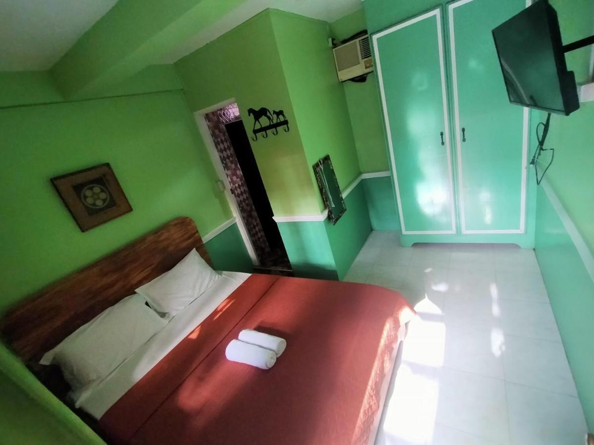 Santimart Backpackers Coron Hotel Buitenkant foto